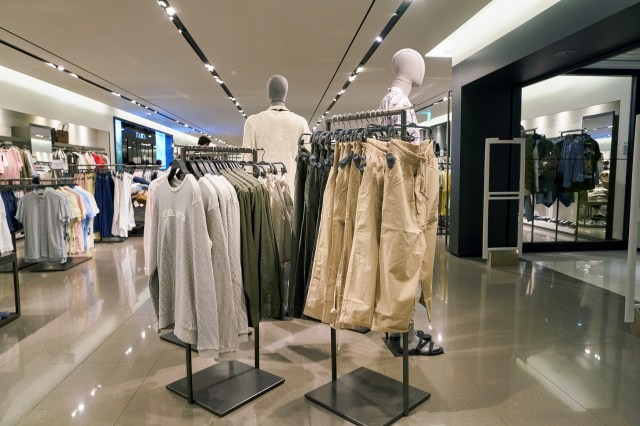Navigating the Retail Landscape: Key Tips for Seasonal Clothing Clearances